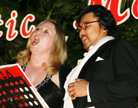 Michelle Collier and Kim Jun Man perform a duet.